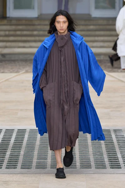 Look 17